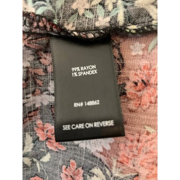 Torrid v neck floral top with tiered hemline size 4X - Picture 4 of 6